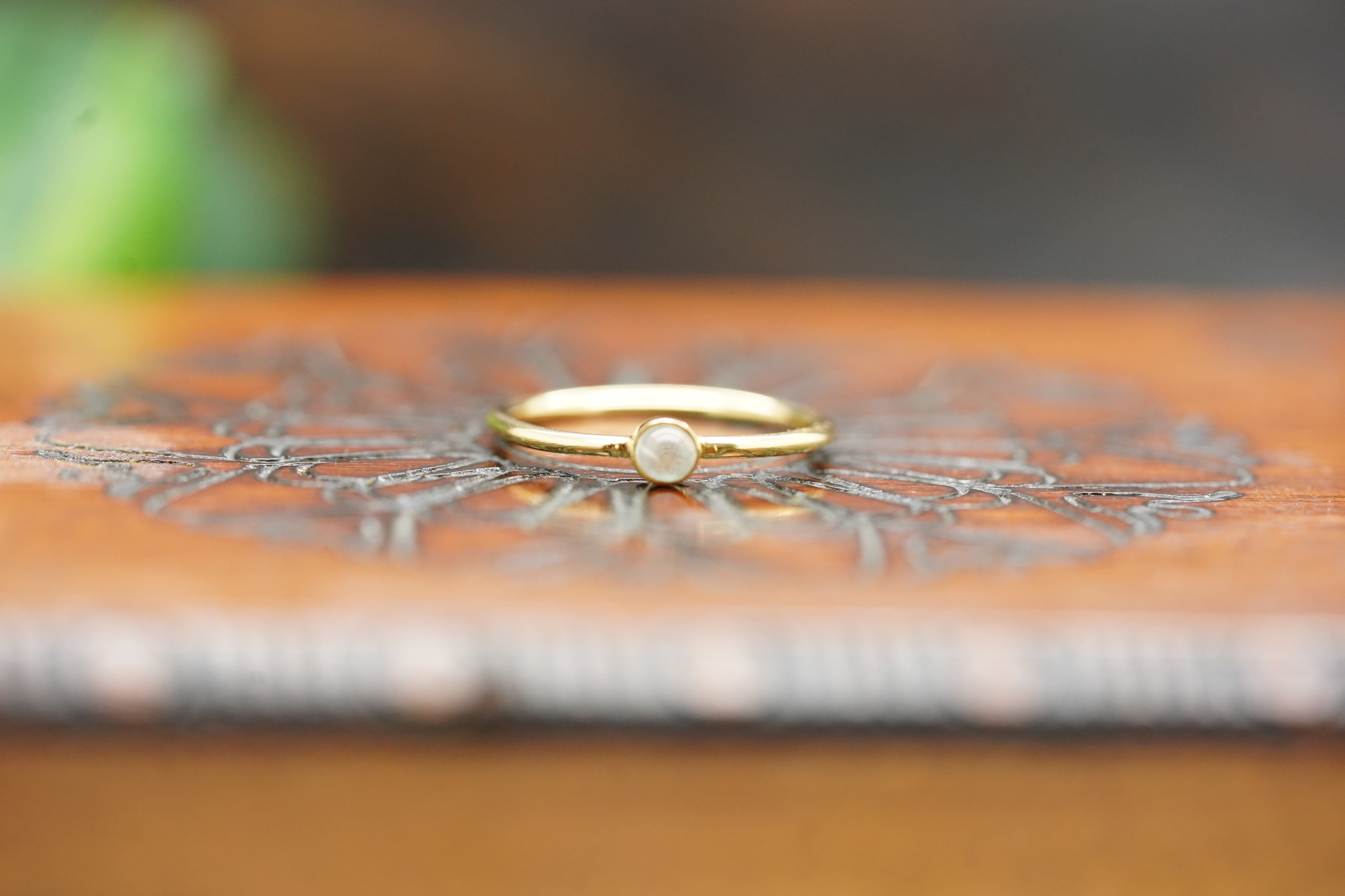 mondstein ring, mondstein ring gold, edelstein ring, angeni Ring, ring aus mondstein, Edelstein ring, ring mondstein, ring vergoldet, vergoldeter ring
