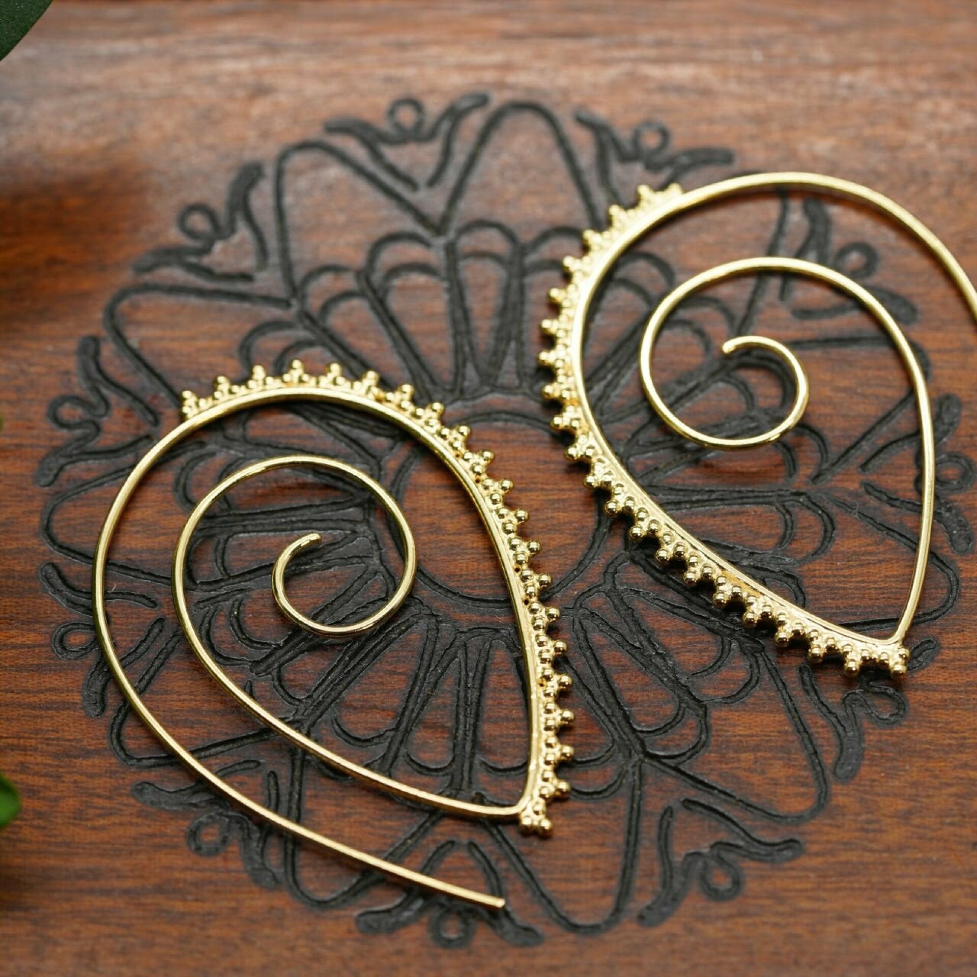 creolen ohrringe, boho ohrringe, ethno ohrringe, spiralohrringe, tribal ohrringe, ohrringe gold, gold ohrringe, ohrringe vergoldet, ohrringe silber vergoldet, halona ohrringe