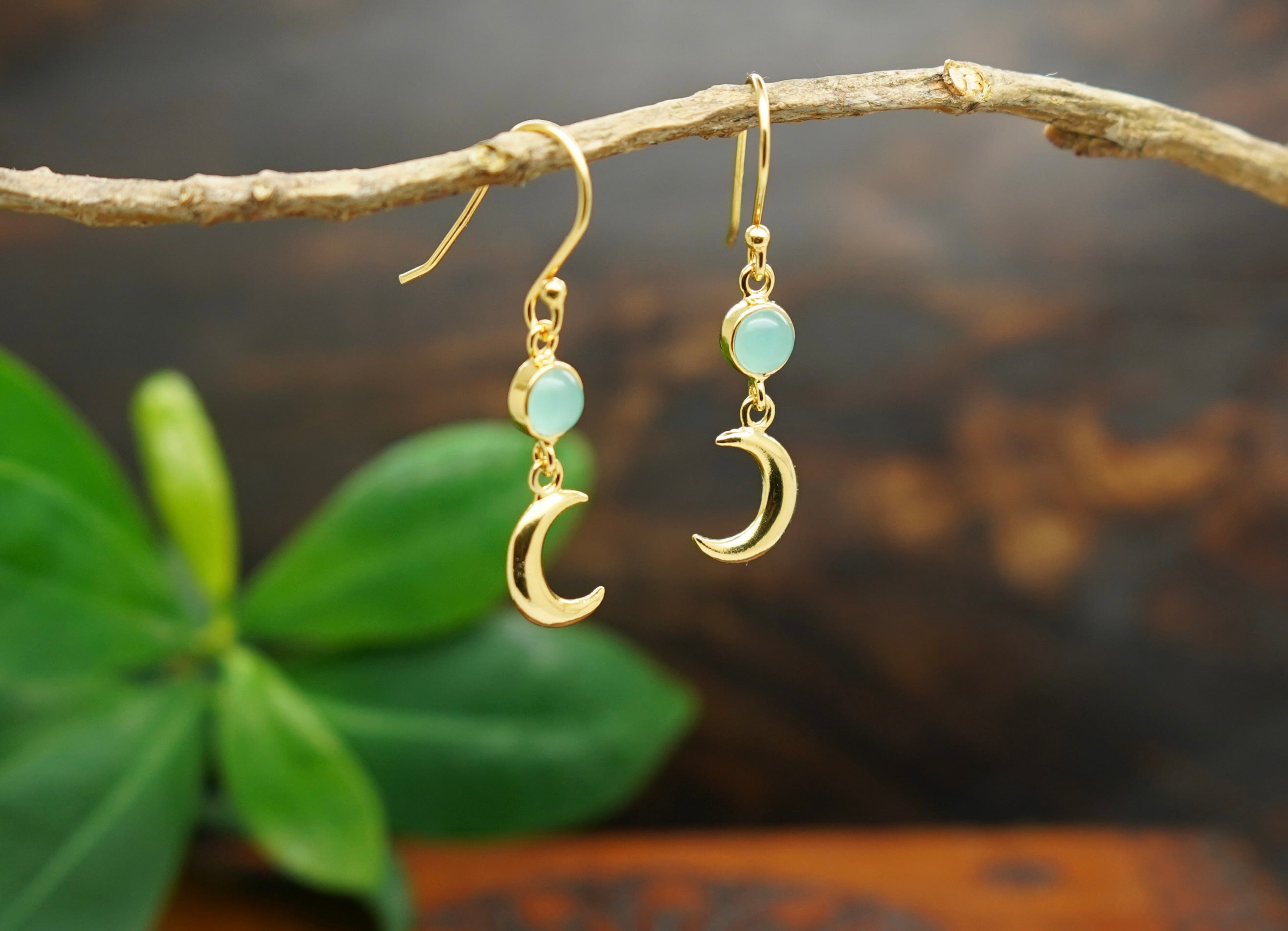 chalcedon schmuck, aqua chalcedon ohrringe, chalcedon ohrringe, chalcedon ohrringe blau, ohrringe chalcedon, edelstein ohrringe, ohrringe gold mit edelstein, ohrringe gold, jaci ohrringe, mond ohrringe
