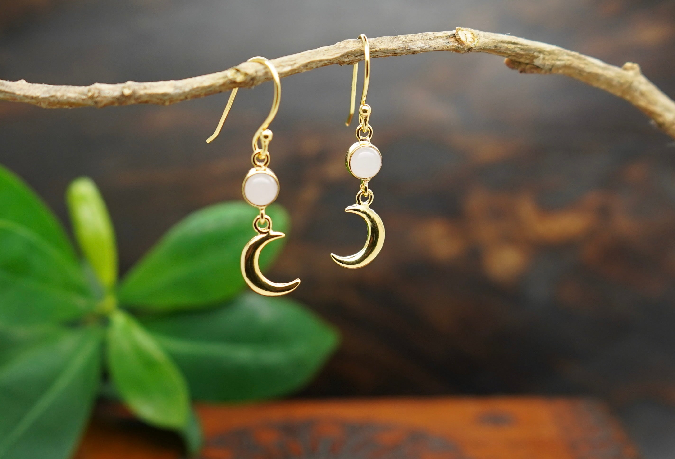 rosenquarz ohrringe, ohrringe rosenquarz,  rosenquarz ohrringe gold, ohrringe gold rosenquarz, edelstein ohrringe, ohrringe edelstein, ohrringe gold mit edelstein, ohrringe gold, jaci ohrringe, mond ohrringe
