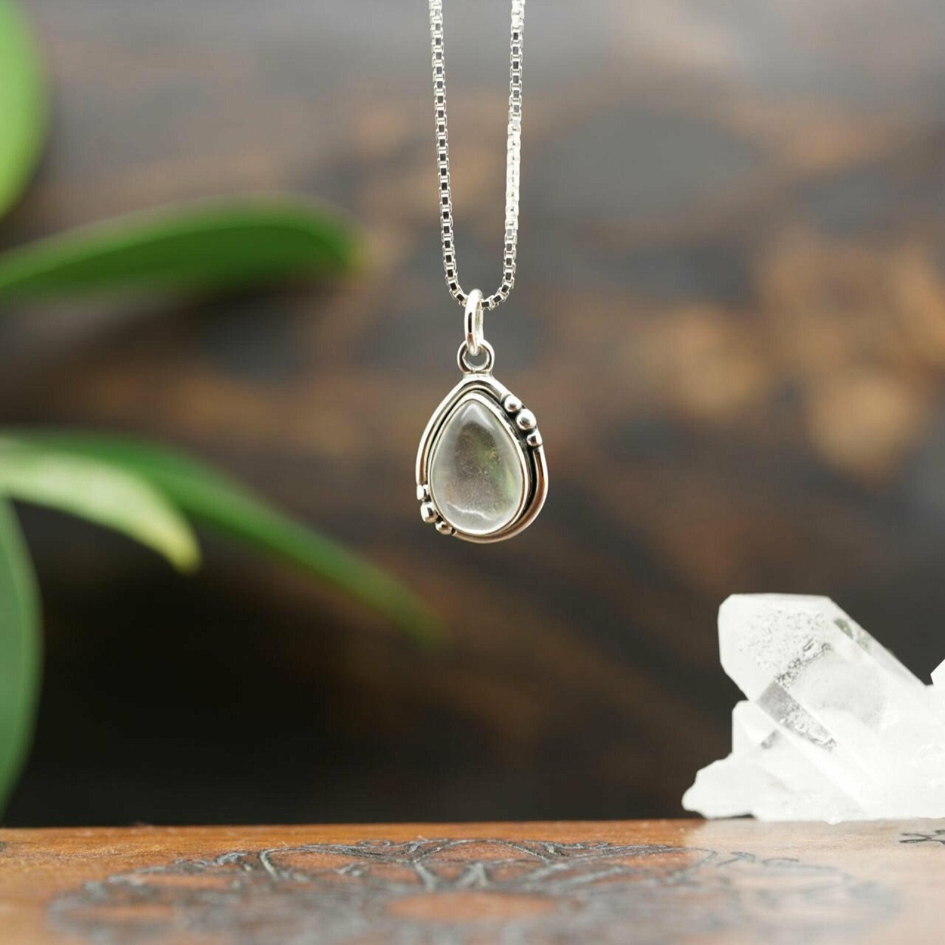 bergkristall kette, bergkristall kette damen, bergkristall kette echt, echter bergkristall kette, bergkristall anhänger, edelstein kette, kimi kette
