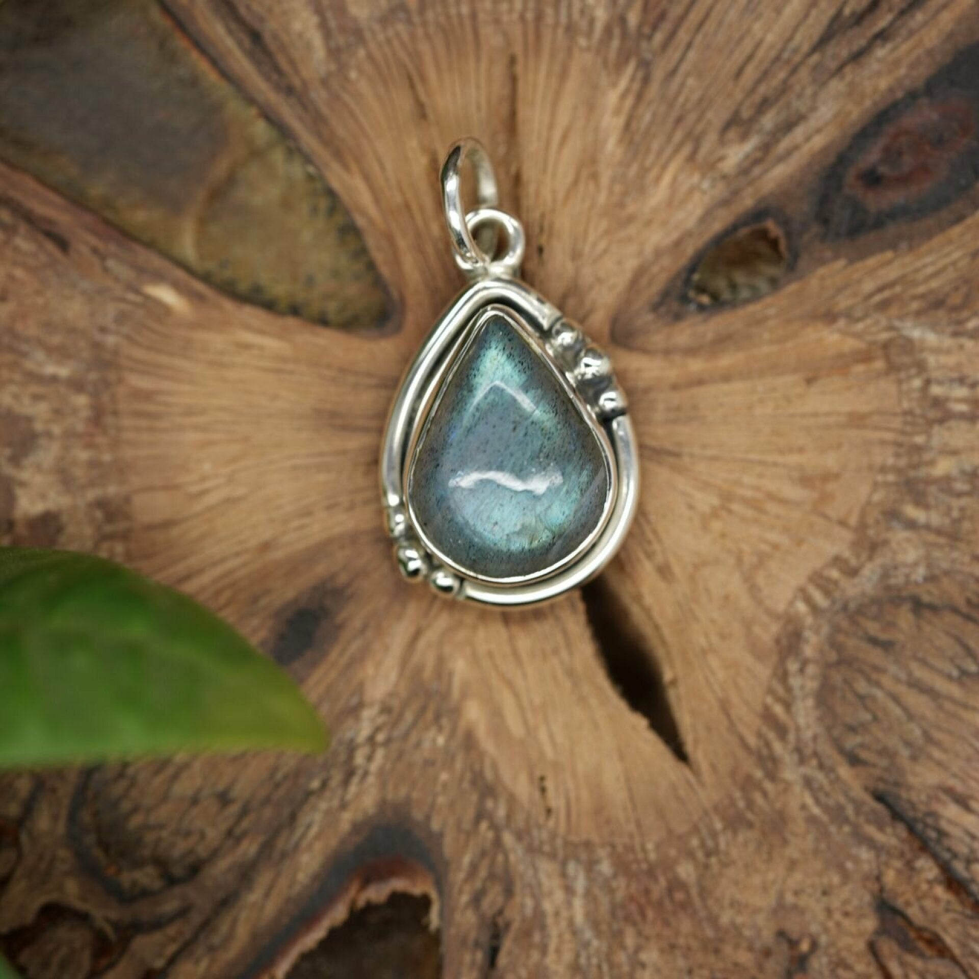 labradorit kette, labradorit anhänger, labradorit anhänger silber, labradorit schmuck, labradorit blau schmuck, kette labradorit, labradorit kette silber, edelstein kette, silber kette