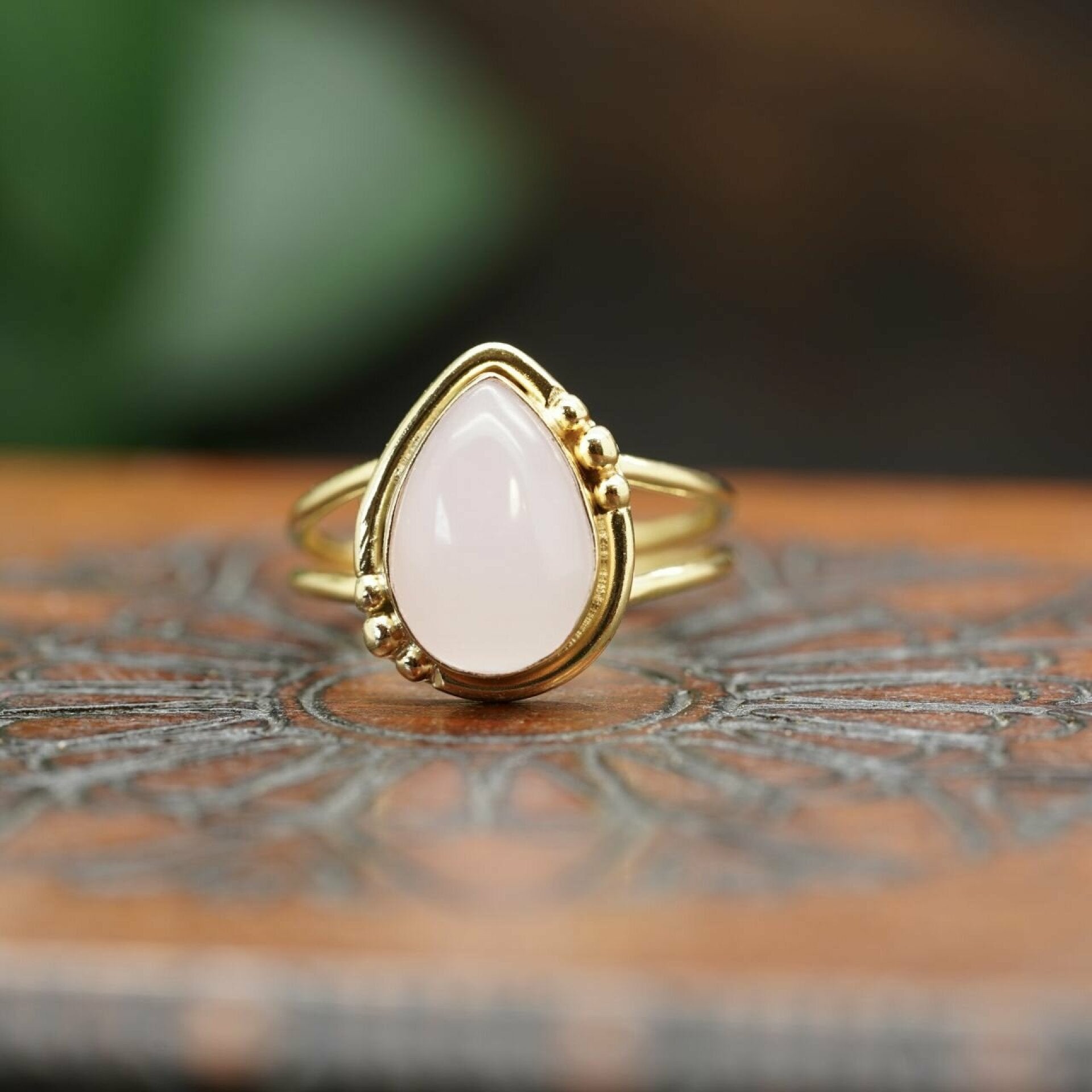 rosenquarz ring, rosenquarz schmuck, ring rosenquarz, ring mit rosenquarz, rosenquarz ring gold, edelstein ring, vergoldeter ring