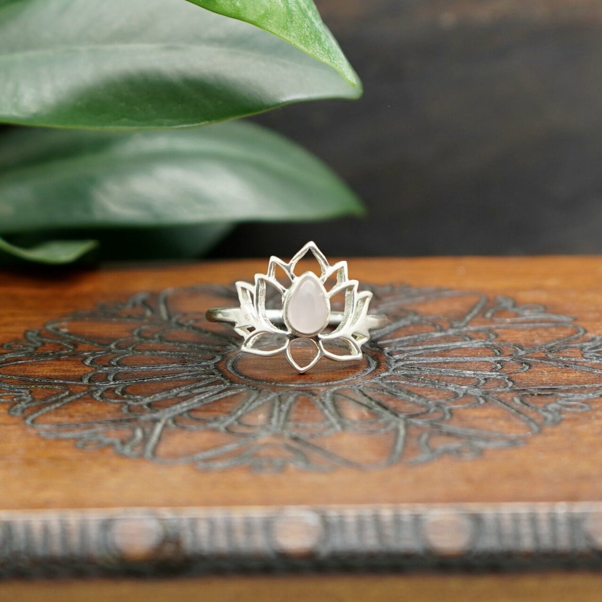rosenquarz ring, rosenquarz schmuck, ring rosenquarz, ring mit rosenquarz, rosenquarz ring silber, edelstein ring, lotus ring, lotus hurit ring,

