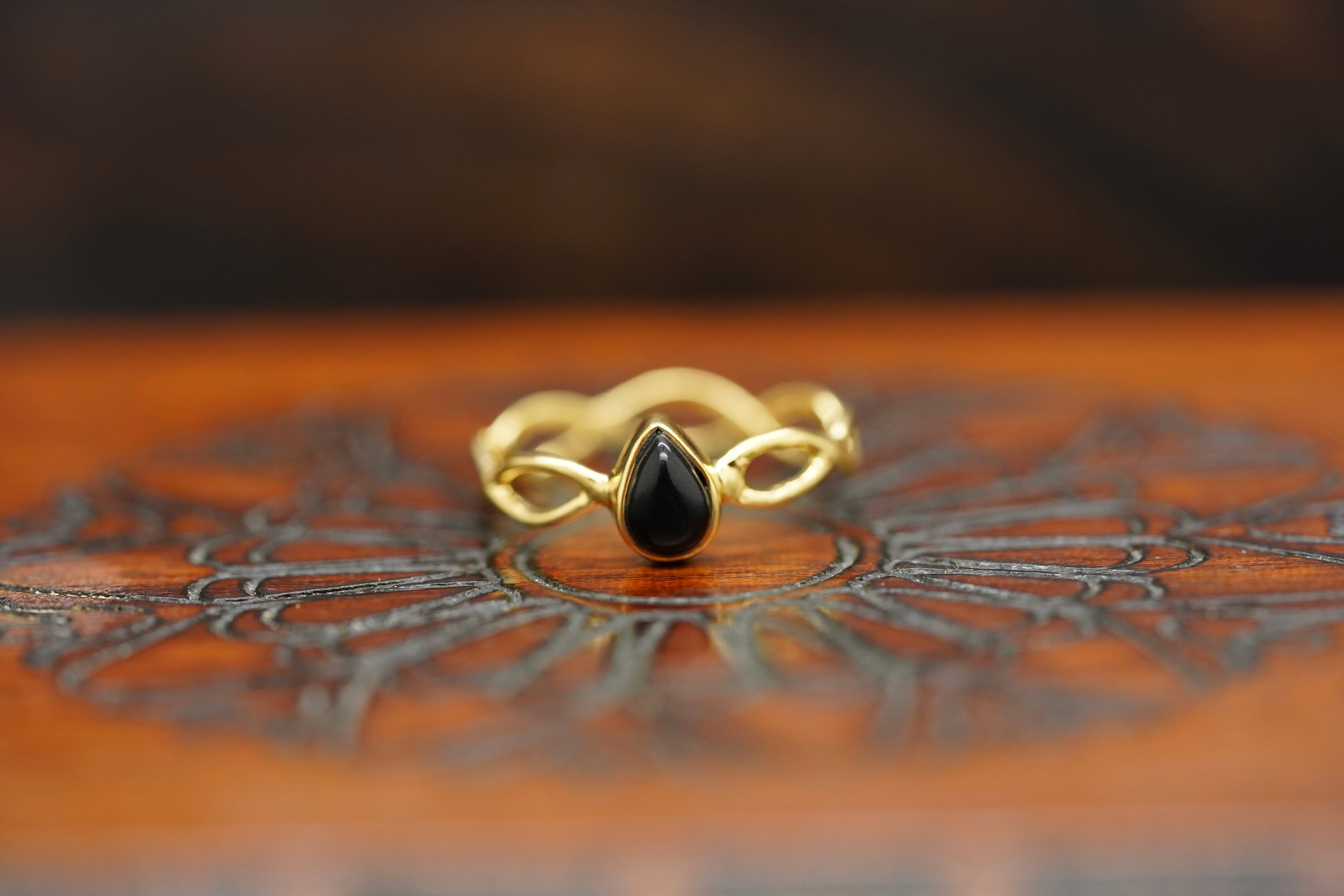 onyx ring, onyx ring damen	, onyx ring black, onyx ring damen antik, schwarzer, onyx ring, onyx ring damen gold, onyx ring gold, edelstein ring, nokomi ring, ring vergoldet, vergoldeter ring
