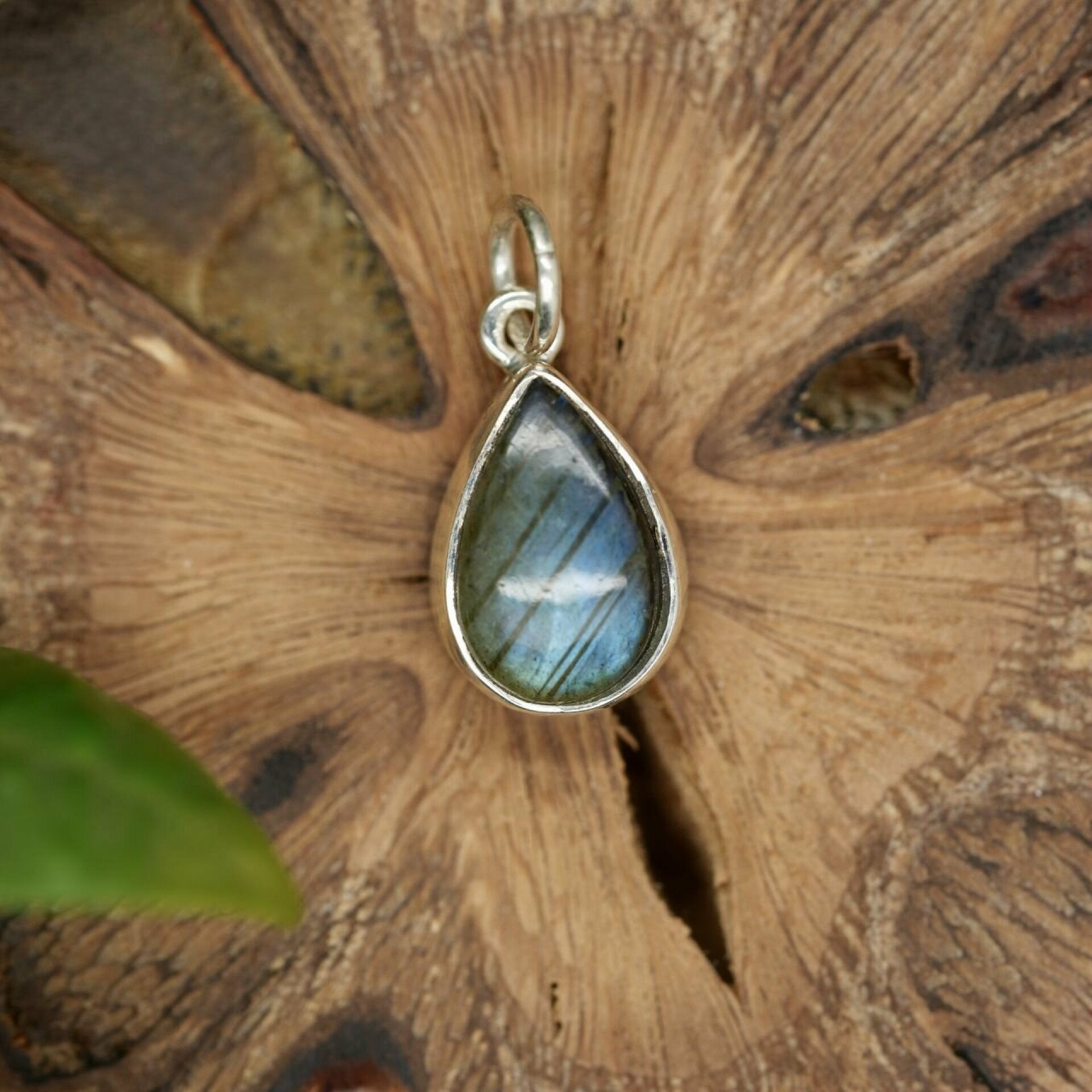 labradorit kette, labradorit anhänger, labradorit anhänger silber, labradorit schmuck, labradorit blau schmuck, kette labradorit, labradorit kette silber, edelstein kette, silber kette, onida kette
