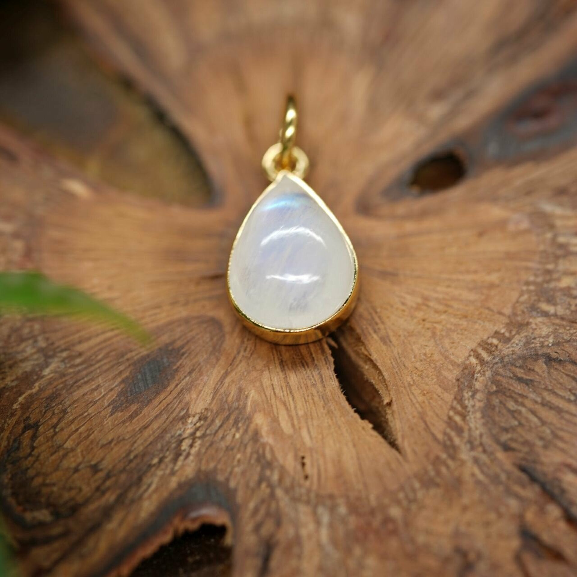 mondstein kette, mondstein anhänger,
mondstein schmuck, mondstein-schmuck,
mondsteinschmuck, mondstein kettenanhänger, edelstein kette, gold kette, kette gold, gold kette damen, onida kette