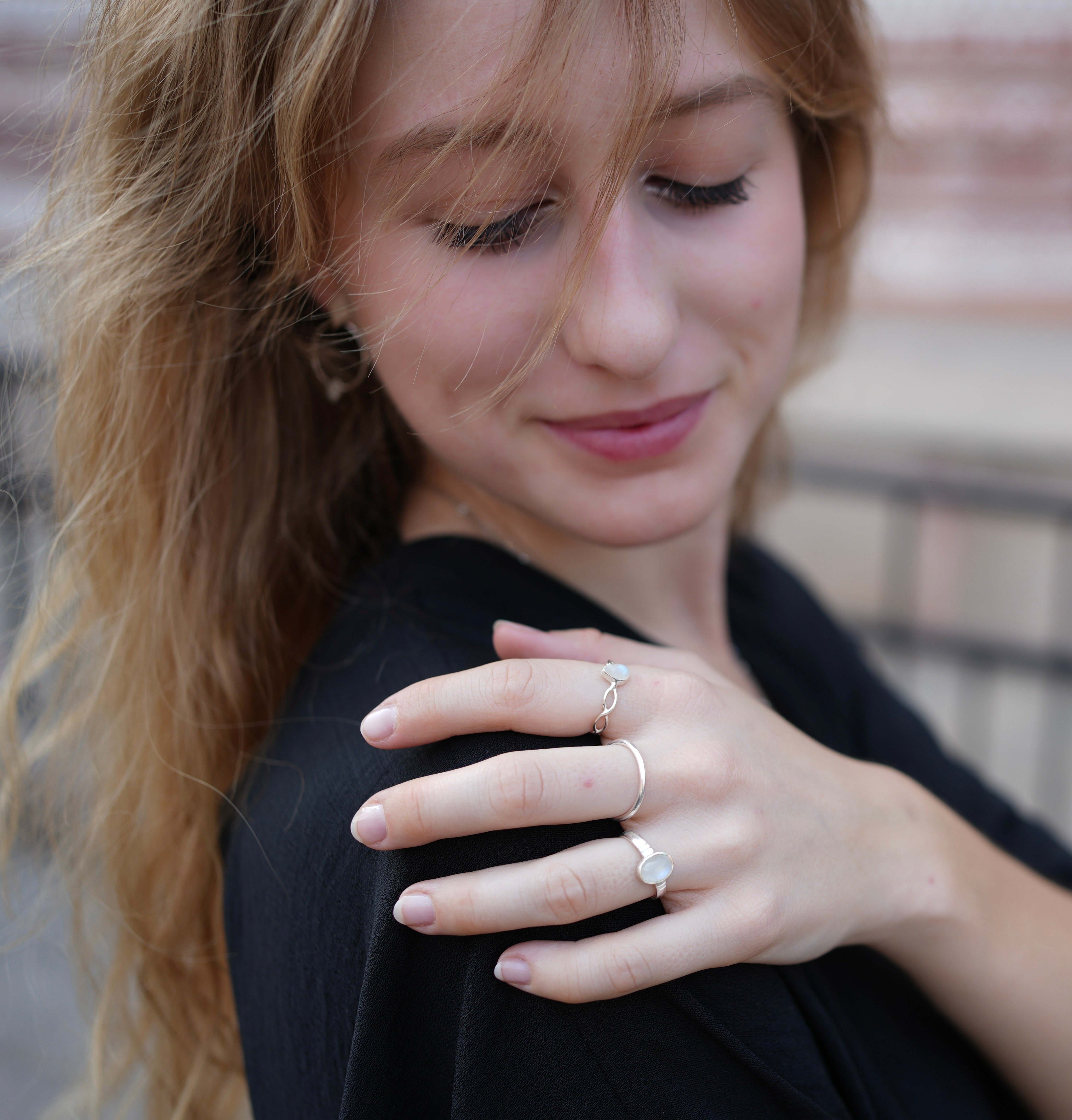 Ring mit Edelstein kaufen, Mini Kaya Ring, Mondstein Ring